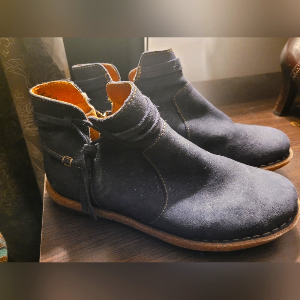 Born Wynter Boots sz 8.5/40